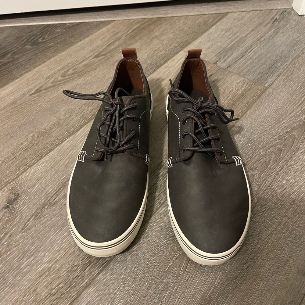 Like NEW Men's Elliot Casual Apparel lace up Sneakers - Goodfellow & Co Size 8